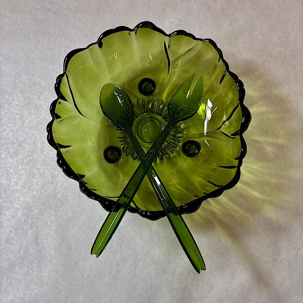 🥑 Mid Century Avocado Green Flower Shaped Footed Serving Bowl + Utensils Set 🥑